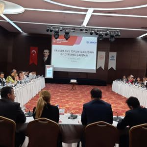 Aile ve Sosyal Hizmetler Bakanlığı, Kamuda Sivil Toplumla İş Birliğinin Geliştirilmesi Amacıyla Çeşitli Kamu Temsilcilerini ve Akademisyenleri Bir Araya Getiriyor - fotoğraf 2