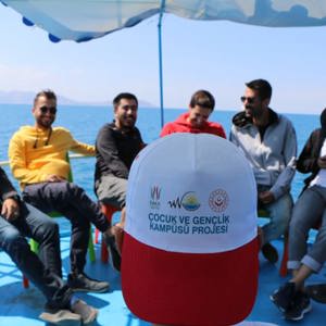 SOKAKTA ÇALIŞAN ÇOCUKLAR VANIN FARKLI SAKLI CENNETİNDE BULUŞTU - fotoğraf 4