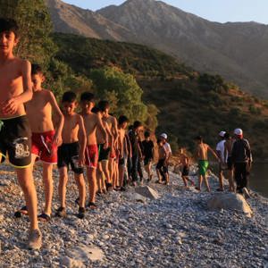 SOKAKTA ÇALIŞAN ÇOCUKLAR VANIN FARKLI SAKLI CENNETİNDE BULUŞTU - fotoğraf 9