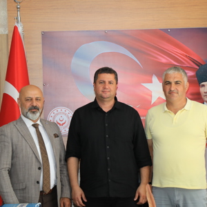 Hak-İş  Hizmet –İş Sendikası Erzincan Şube Başkanı Harun Mutlu ve Sendika Yönetimi İle Birlikte İl Müdürümüz Serdar Demirci’yi Makamında Ziyaret Etti. - fotoğraf 4
