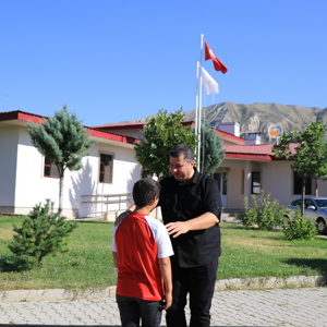 İl Müdürümüz Serdar Demirci Kuruluşlarımızda Kalan Çocuklarımızı Ziyaret Etti. - fotoğraf 1
