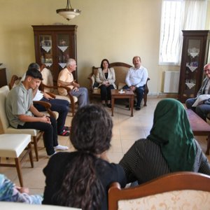 Piyade Asteğmen olarak görev bölgesine giderken Gaziantep’in İslahiye ilçesinde yaşanan trafik kazası sonucu Gazi olan Soner Yamanel ve kıymetli ailesini Mezitli İlçesindeki ikametlerinde, Valimiz Sn.Ali Hamza Pehlivan ile ziyaret ettik,bayramlarını kutladık.  - fotoğraf 2