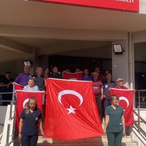 Huzurevlerimizde kalan büyüklerimiz #15Temmuz şehitlerimizi ve gazilerimizi unutmadı.Aziz şehitlerimizin ruhları şad olsun, kahraman gazilerimize şükranlarımızı sunuyoruz. - fotoğraf 1