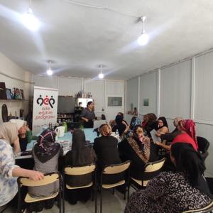 #AkdenizSHM, Aile Destek Merkezi (ADEM) kursiyerlerine yönelik "Erken Yaşta Zorla Evlilik ve Kadına Karşı Şiddetle Mücadele Eğitimi" konularında eğitim vermiştir. - fotoğraf 2