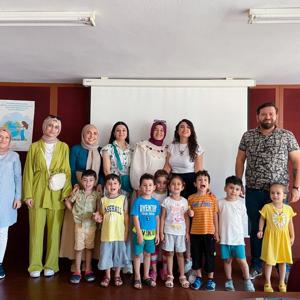 #AşureGünü'nde Sevimli Mucitler Kreş'in minik kalpleri il müdürlüğümüzü ziyaret ederek kendi yaptıkları aşureleri ikram ettiler. Bütün çocuklarımıza kendileri gibi güzel ve hayırlı bir 'ömür' diliyoruz.  - fotoğraf 1