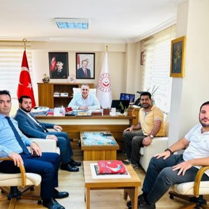 #YeşilayMersin Şube Başkanı ve yönetim kurulu üyeleri il müdürlüğümüzü ziyaret etti. Bağımlılıkla mücadele konusunda yapılan çalışmalar ile ilgili bilgi alışverişinde bulunularak işbirliği yapılması konusunda planlama yapıldı. - fotoğraf 2