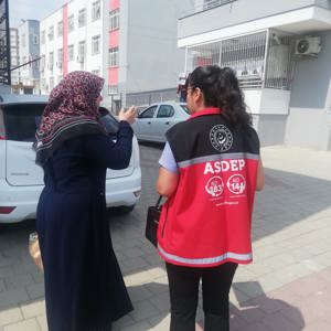 Hane Ziyaretleri kapsamında #ASDEP ekiplerimizle vatandaşlarımızı bilgilendirmeye, sosyal destek hizmetlerimizi sürdürmeye devam ediyoruz.  #AileSosyalDestekProjesi  📍Tarsus - fotoğraf 1