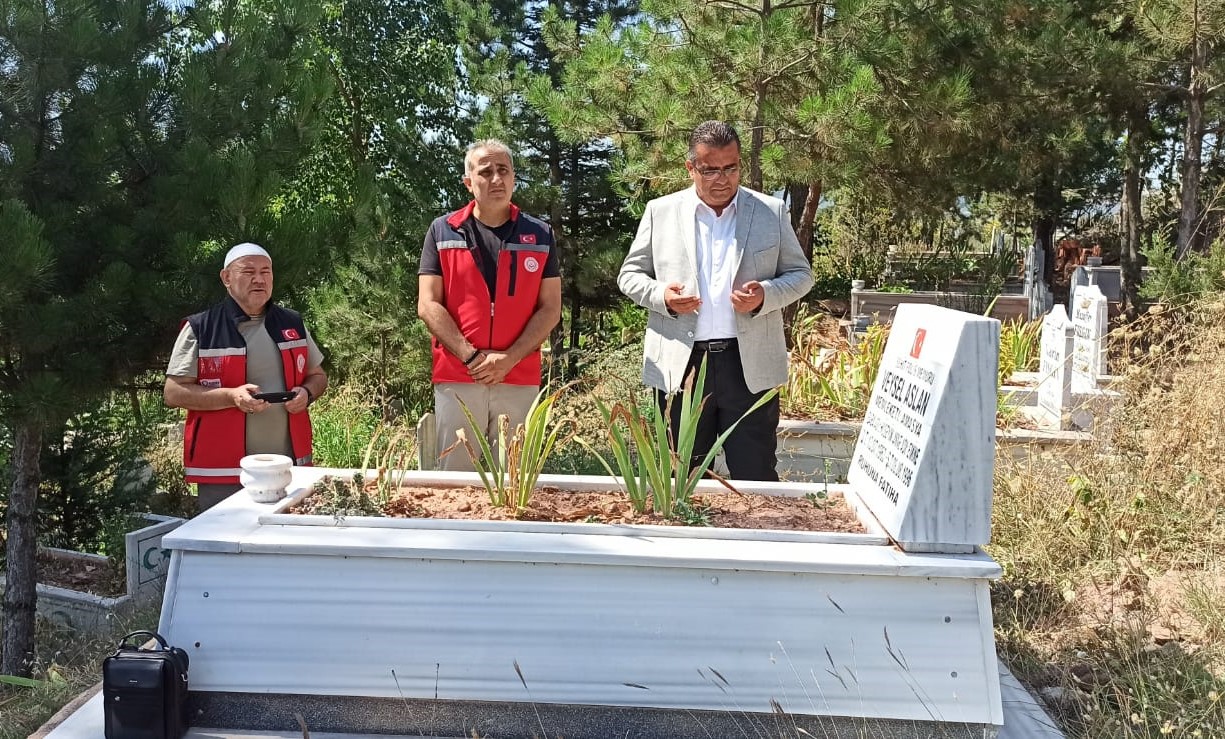 Şehidimiz Polis Memuru Veysel ASLAN'ın mezarı başında dualar ettik.