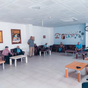 Dün ile bugün arasında köprü olan, tecrübeleri ile bize ışık tutan büyüklerimizi il müdürümüzle ziyaret ederek hayır dualarını aldık.  📍 Erdemli Huzurevi Yaşlı Bakım Ve Rehabilitasyon Merkezi - fotoğraf 1
