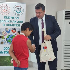 Satranç Turnuvasında Dereceye Giren Çocuklarımıza Ödül ve Madalyaları İl Müdürümüz Serdar Demirci Tarafından Takdim Edildi. - fotoğraf 2