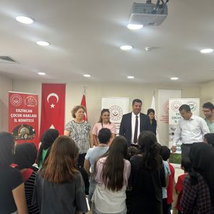 Satranç Turnuvasında Dereceye Giren Çocuklarımıza Ödül ve Madalyaları İl Müdürümüz Serdar Demirci Tarafından Takdim Edildi. - fotoğraf 1