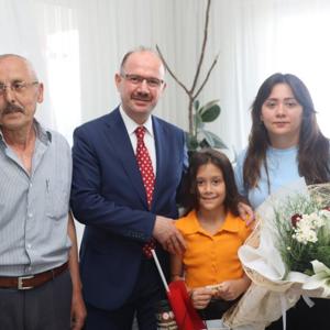 Giresun’da göreve başlar başlamaz ayağının tozuyla şehit aileleri ve  gazi ailemizi ziyaret eden Sayın Valimiz Mehmet Fatih SERDENGEÇTİ - fotoğraf 6