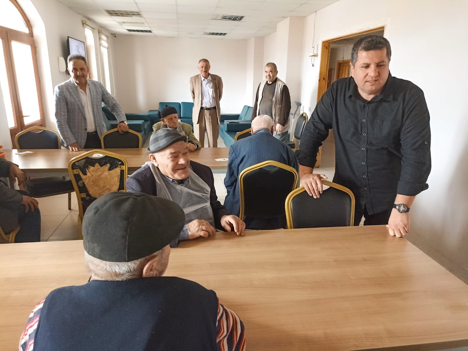 İl Müdürümüz Serdar Demirci Refahiye Huzurevindeki Kıymetli Büyüklerimizi ziyaret ederek bir dizi incelemede bulundu.