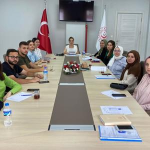 Şube Müdürü Şirin Targan Çalış başkanlığında İl Müdürlüğümüze bağlı “Çocuklar Güvende Ekipleri”nde görevli personel ile toplantı gerçekleştirildi. - fotoğraf 1