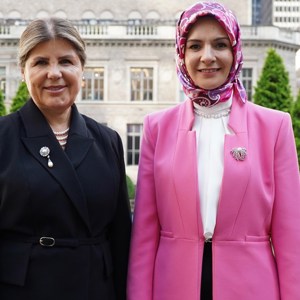Emine Erdoğan Hanımefendi ve Bakanımız Mahinur Özdemir Göktaş, TİKAD’ın "Dünyaya Yön Veren Kadınlar" Etkinliğine Katıldı - fotoğraf 4