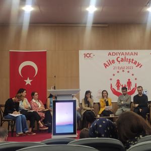 İl Müdürlüğümüz tarafından sosyal sorunların tespiti ve çözümü, ailenin korunması, güçlendirilmesi ve sosyal refahın artırılmasına yönelik çalışmalara katkıda bulunmak amacıyla "Aile Çalıştayı" düzenlendi. - fotoğraf 1