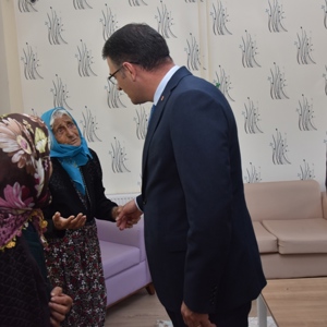 Valimiz Sayın Dr. Ozan BALCI Zile Huzurevi Yaşlı Bakım ve Rehabilitasyon Merkezini Ziyaret Etti - fotoğraf 6