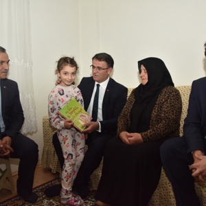 İl Müdürümüz Mahmut ÖZDEMİR Başçiftlik İlçesinde Şehit Emin ŞAHİN’in Eşi Şakire ŞAHİN’i Ziyaret Etti - fotoğraf 1