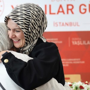 Minister of Family and Social Services Göktaş came together with residents of Maltepe Nursing Home - fotoğraf 2