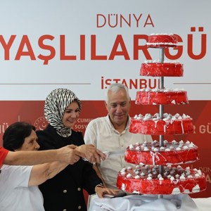 Minister of Family and Social Services Göktaş came together with residents of Maltepe Nursing Home - fotoğraf 4