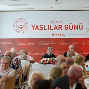 Minister of Family and Social Services Göktaş came together with residents of Maltepe Nursing Home - fotoğraf 1