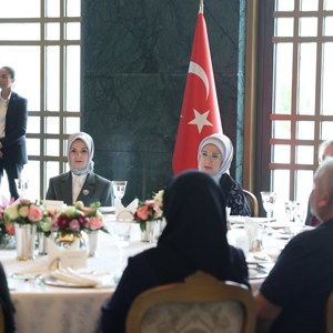 Emine Erdoğan Hanımefendi ve Bakanımız Mahinur Özdemir Göktaş Gönül Elçileri Programına Katıldı - fotoğraf 3