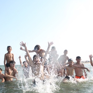 8.Türkiye Satranç Şampiyonası için çeşitli illerden Silifke ilçemize gelen çocuklarımız çeşitli aktivitelerle güzel anılar biriktirmeye devam ediyor.🏊🏻‍♀️⚽🏝️ - fotoğraf 2