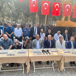 Şehit Polis Memuru Sedat Gezer Şehadetinin 1. yılında mezarı başında dualarla anıldı. Aziz şehidimizin ruhu şad olsun.   📍 Mersin Şehitlik - fotoğraf 4