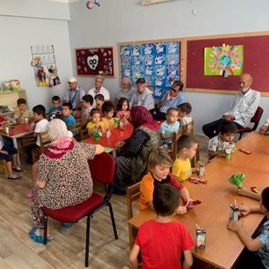 #Silifke Huzurevi'nde kalan elleri öpülesi yaşlılarımız, minik kalplerimizle bir araya geldi.  - fotoğraf 4