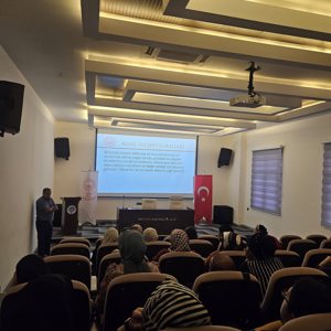 Çocuk Evleri Koordinasyon Merkezi personelimize “İletişim, Öfke Kontrolü , Sınır ve Sorumluluklar, Krize Müdahale,  Olumlu Davranış Geliştirme” konularında Psikolog Gülçin Gök ve Çocuk Gelişimci Meryem Deniz Ulkat tarafından eğitim verildi.  - fotoğraf 3