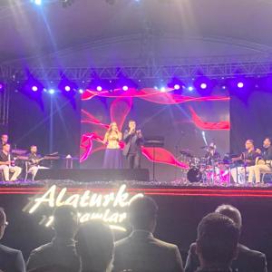 #SilifkeHuzurevi'nde kalan yaşlılarımız Silifke Anıt Meydanı'nda  düzenlenen TRT Müzik canlı yayını ''Alaturka Akşamlar'' programına katılarak keyifli bir akşam geçirdiler.  - fotoğraf 2