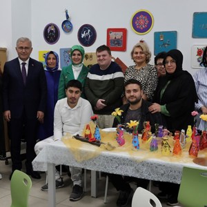 Minister Mahinur Özdemir Göktaş came together with young persons with cerebral palsy - fotoğraf 5