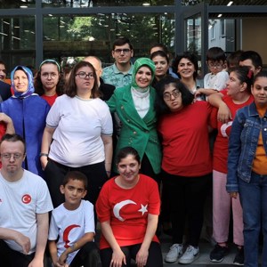 Minister Mahinur Özdemir Göktaş came together with young persons with cerebral palsy - fotoğraf 6
