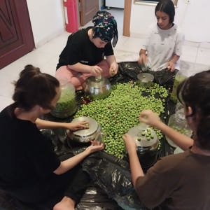 Bu kış turşu,reçel,zeytin ve konserve çocuklarımızdan. ☺️🍅🫒🌶️🫙  - fotoğraf 2