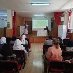#MezitliSHM, Mezitli Kız İmam Hatip Anadolu Lisesi öğrencilerine "Akran Zorbalığı, İletişim Becerileri, Çocuk Koruma Kanunu" konularında eğitim düzenledi. - fotoğraf 3