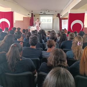 #MezitliSHM, Yusuf Kalkavan Anadolu Lisesi öğrencilerine "Akran Zorbalığı, İletişim Becerileri, Çocuk Koruma Kanunu" konularında eğitim düzenledi.   - fotoğraf 1