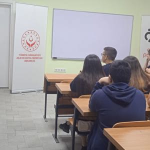 #AnamurSHM, Yalıvleri Çözüm Akademi Anadolu Lisesi öğrencilerine "Erken Yaşta ve Zorla Evlilikle Mücadele, Aile İçi Şiddet, Kadına Yönelik Şiddetle Mücadele ve #KADES "konularında eğitim düzenledi. - fotoğraf 4