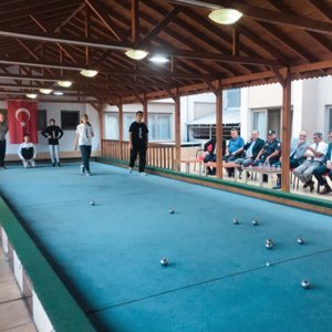 Cumhuriyetimizin 100.Yıl Kutlamaları kapsamında, gençlerimiz ve huzurevlerimizde kalan büyüklerimizin #Bocce maçı, kıyasıya rekabet kıyasıya heyecan🏐☺️  - fotoğraf 4