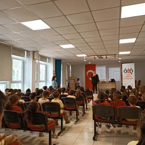 #YenişehirSHM, Yenişehir İlkokulu öğrencilerine ''Mahremiyet Eğitimi, Akran Zorbalığı, Dijital Bağımlılık, Ekolojik Okuryazarlık ve İklim Değişikliği'' konularında eğitim verdi.  - fotoğraf 2