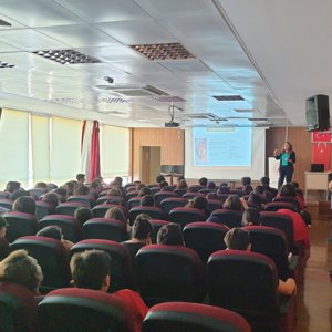 #MezitliSHM, Mezitli Anadolu Lisesi öğrencilerine "Dijital- İnternet Bağımlılığı, İletişim Becerileri, Öfke Kontrolü, Çocuk Koruma Kanunu" konularında eğitim verdi. - fotoğraf 1