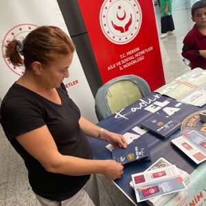 #MersinŞÖNİM, ''Kadına Yönelik Şiddetle Mücadele'' kapsamında farkındalık çalışmaları ve #KADES uygulaması tanıtımları yaptı.    📍Mersin CNR Expo Yenişehir Fuar Merkezi - fotoğraf 4