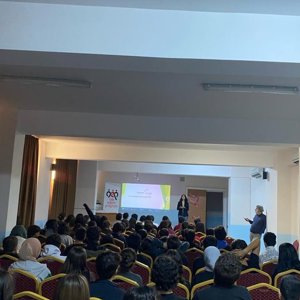 #YenişehirSHM, 15 Temmuz Anadolu Lisesi  öğrencilerine ''Aile İçi İletişim, Akran Zorbalığı, Dijital Bağımlılık, Evlilik Öncesi Eğitim, Erken Yaşta ve Zorla Evlilik, 6284 Sayılı Kanun ve #KADES'' konularında  eğitim düzenledi. - fotoğraf 1