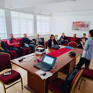#ToroslarSHM, Gözne Ortaokulu öğretmen ve velilerine “Engelli Hakları, Yaşlı Hakları ve Sosyal Hizmet Modelleri” konularında eğitim verdi.  - fotoğraf 1