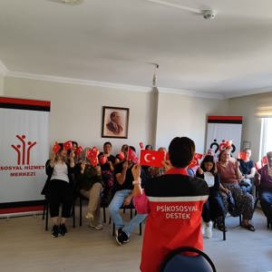Cumhuriyetimizin 100.Yılı kapsamında, Evde Bakım Hizmet modelimizden yararlanan vatandaşlarımıza 'Kronik Hastalık Yönetimi, Aile Yaşam Döngüsü, Cumhuriyetimizin 100.yılında Aile Bağlarının Önemi' konularında eğitim verildi.   📍Silifke SHM - fotoğraf 1