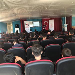 #AnamurSHM ve Bozyazı İlçe Emniyet Müdürlüğü Kadın Büro Amirliği,  Bozyazı Durmuş Tufan Anadolu İmam Hatip Lisesi öğrencilerine "Erken Yaşta ve Zorla Evlilik, Kadına Yönelik Şiddetle Mucadele ve #KADES" konularında eğitim düzenledi. - fotoğraf 2