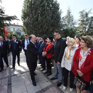 Cumhuriyet Bayramı Çelenk Sunma Töreni Yapıldı - fotoğraf 1