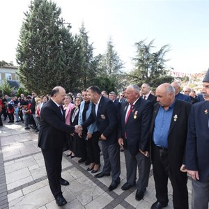 Cumhuriyet Bayramı Çelenk Sunma Töreni Yapıldı - fotoğraf 2