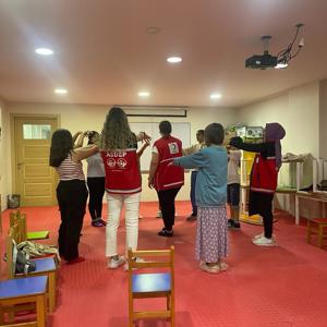 #MezitliSHM, #ÇocukHakları Komite Üyesi ve #OkulDestekProjesi çocuklarımızla Cumhuriyetimizin 100. Yılı kapsamında Mersin Kızılay Şubesi işbirliği ile  oyun etkinlikleri yaptı. - fotoğraf 2
