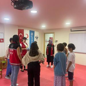 #MezitliSHM, #ÇocukHakları Komite Üyesi ve #OkulDestekProjesi çocuklarımızla Cumhuriyetimizin 100. Yılı kapsamında Mersin Kızılay Şubesi işbirliği ile  oyun etkinlikleri yaptı. - fotoğraf 4