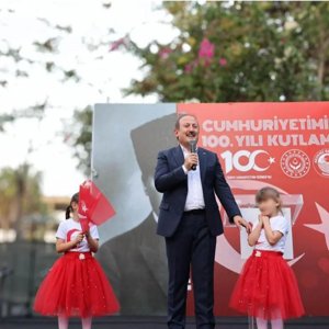 Valimiz Sn.Ali Hamza PEHLİVAN ve hanımefendi, Akdeniz Kaymakamımız, Akdeniz Belediye Başkanımız, personellerimiz,engellilerimiz ve çocuklarımızın katılımıyla Cumhuriyetimizin 100.Yılı coşkuyla kutlandı.🇹🇷 📍Mersin Çocuk Evleri Sitesi - fotoğraf 1
